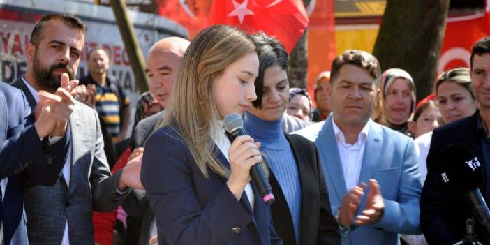 22 yaşındaki Zeynep Çelik, Türkiye'nin en genç belediye başkanı oldu