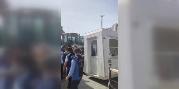 Beyoğlu Belediyesi Karaköy sahili sınırlandıran kulübe ve çitleri kaldırdı