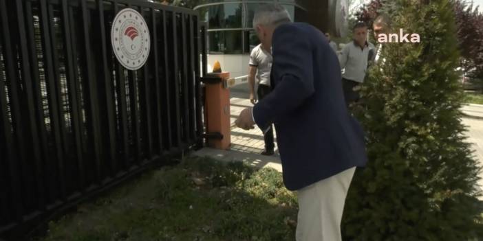 CHP'li Adıgüzel, Karadeniz'i istila eden kokarca böceklerini Tarım Bakanlığı önüne bıraktı