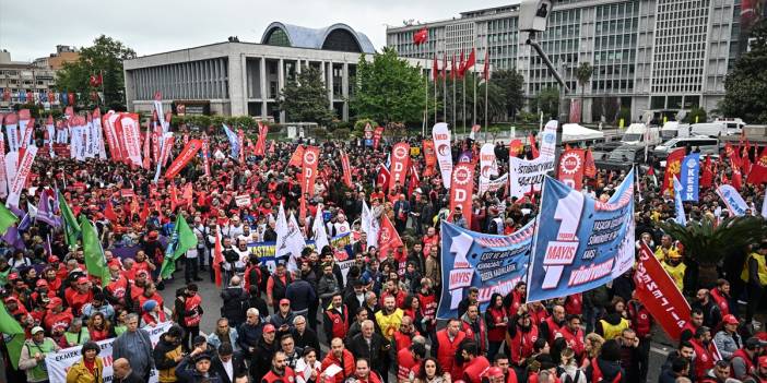 Polis 'Basını süpür' emri verdi, gazeteci Deniz Zeyrek tepki gösterdi: Sen kimi süpürüyorsun?