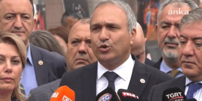 CHP MEB önünde: 'Taslak programı yazanlar arasında tarikat mensupları var mıdır?'