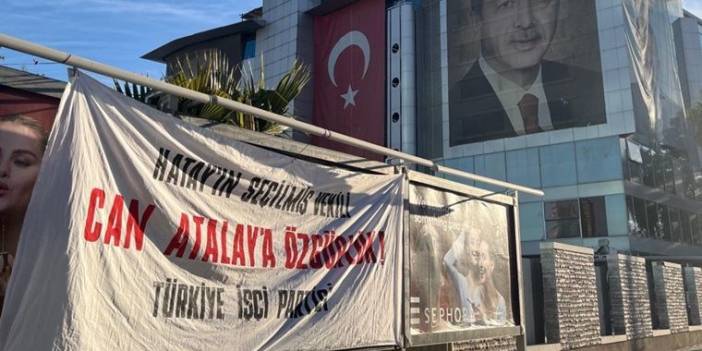 AKP il binası önüne Can Atalay pankartı asıldı