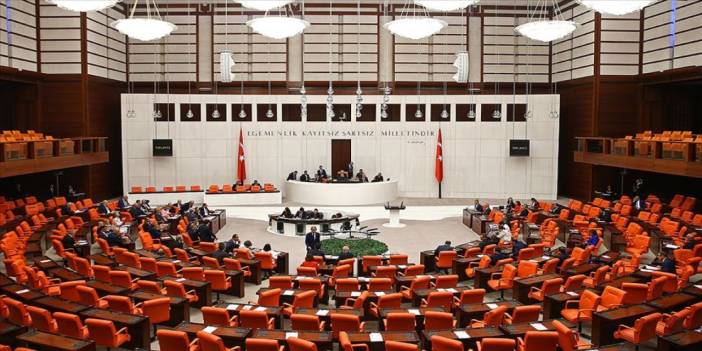 AKP, sokak hayvanları kanun teklifiyle ilgili muhalefeti bilgilendirdi