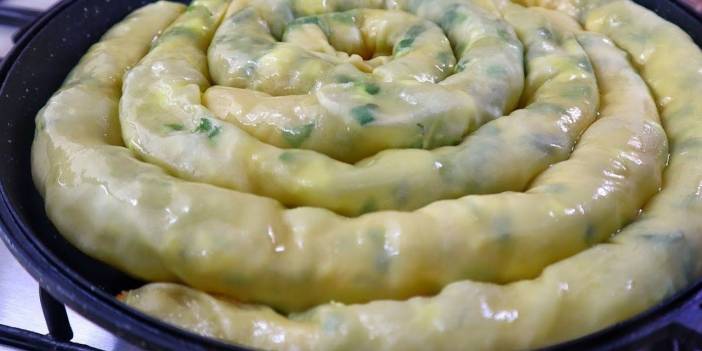 Tavada börek yapmanın en kolay yolu. Dışı çıtır çıtır içi ise yumuşacık oluyor