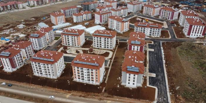TOKİ'de evleri teslim edilmeyen depremzedelerden site aidatı istendi