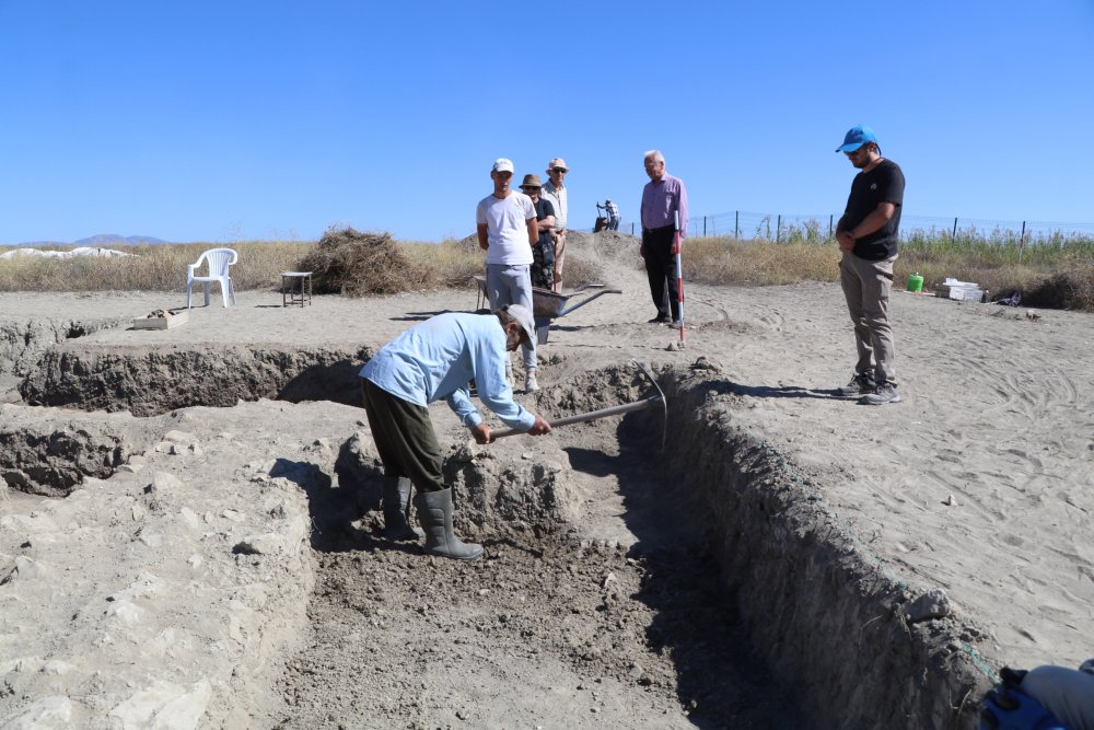 Prof. Dr. Umurtak: Hacılar Büyük Höyük'te tapınak, saray ortaya çıkacağını düşünüyoruz