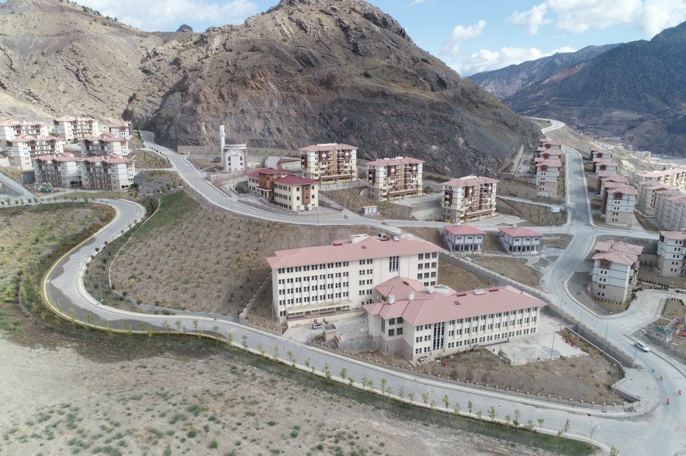 Su altında kalacak Yusufeli'nde kamu kurumları taşınıyor