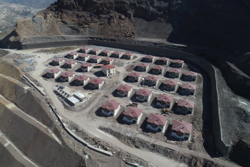 Su altında kalacak Yusufeli'nde kamu kurumları taşınıyor