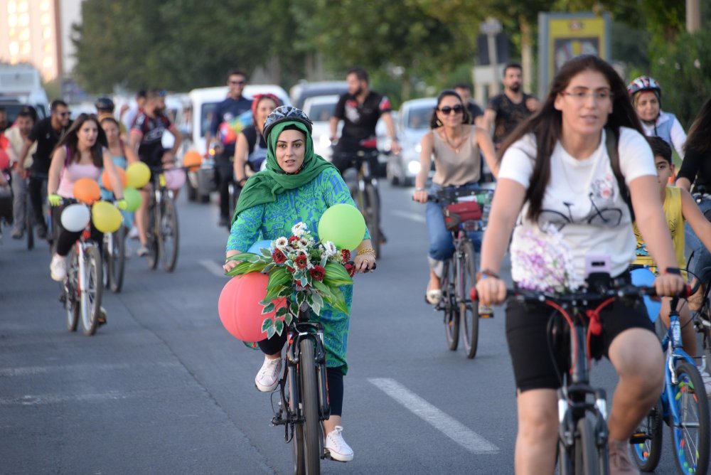 Süslü Kadınlar, Diyarbakır'da pedal çevirdi