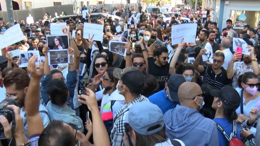 İran Başkonsolosluğu önünde 'Mahsa Amini' protestosu