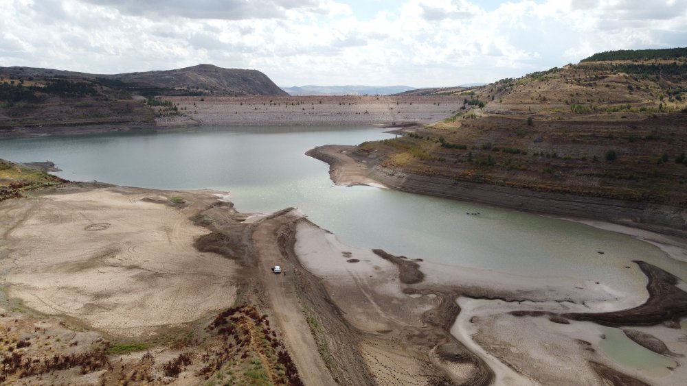 Burası bir baraj gölüydü, geriye sadece kuru toprak kaldı