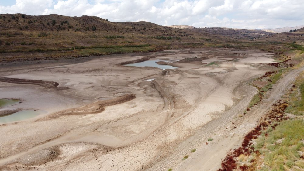 Burası bir baraj gölüydü, geriye sadece kuru toprak kaldı