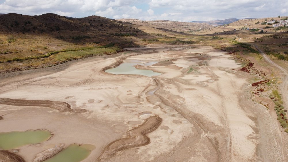 Burası bir baraj gölüydü, geriye sadece kuru toprak kaldı