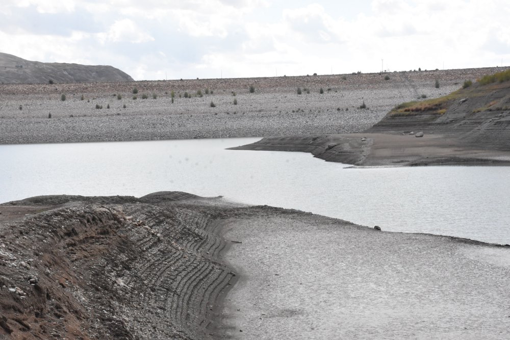 Burası bir baraj gölüydü, geriye sadece kuru toprak kaldı