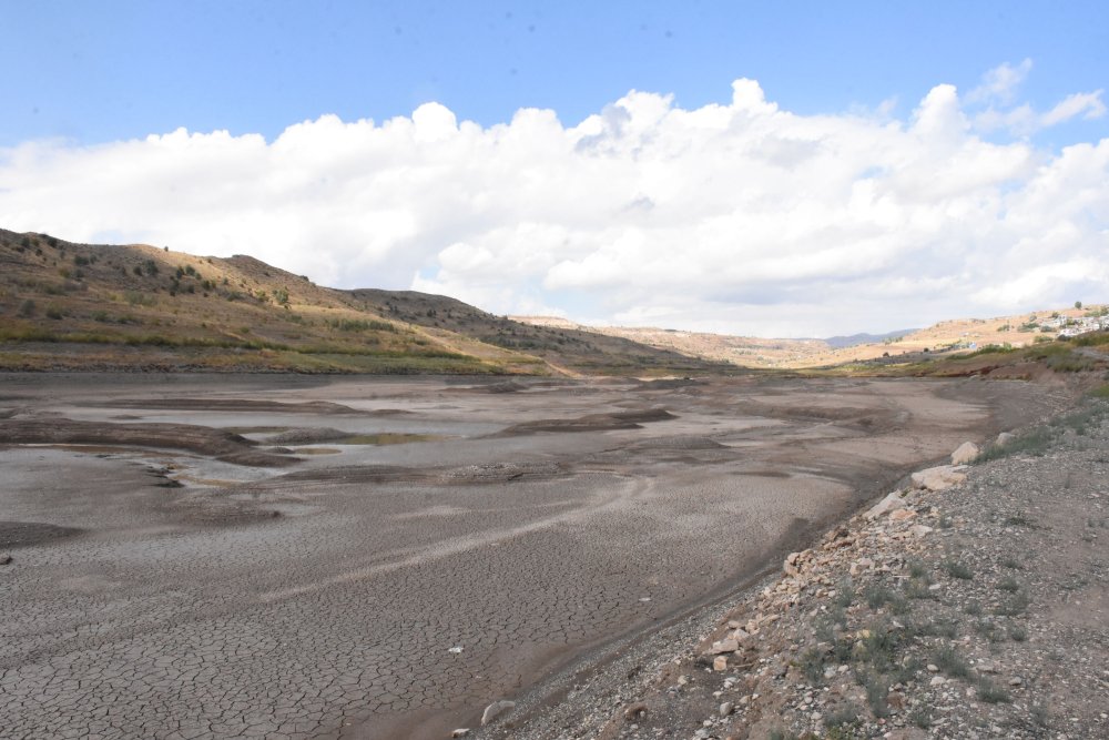 Burası bir baraj gölüydü, geriye sadece kuru toprak kaldı