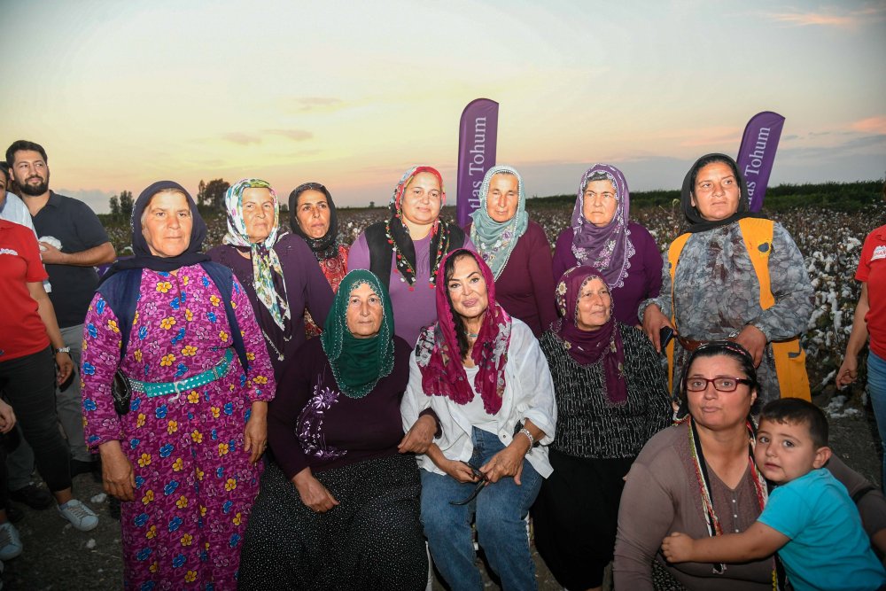 Türkan Şoray, adının verildiği pamuğun hasadına katıldı