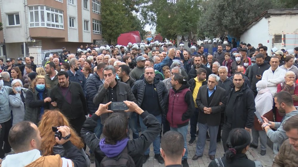 Tozkoparan'da gergin yıkım