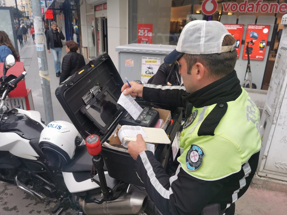 45 dakikada 75 yayaya ışık ihlali cezası