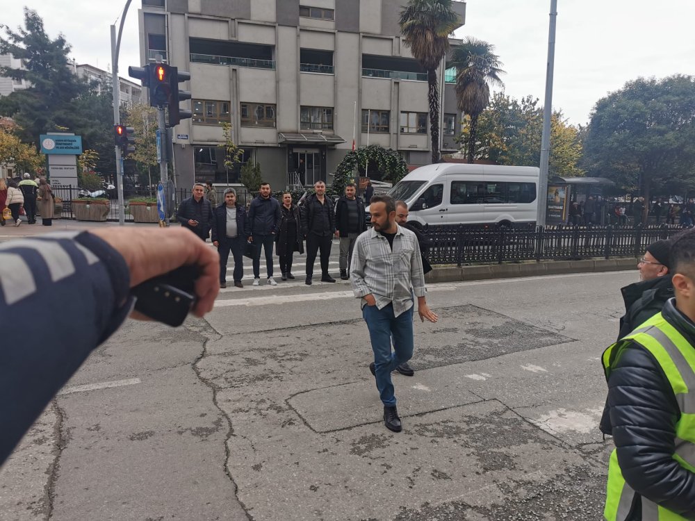 45 dakikada 75 yayaya ışık ihlali cezası