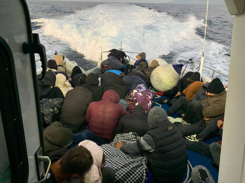 Türk karasularına itilen 42 göçmen kurtarıldı