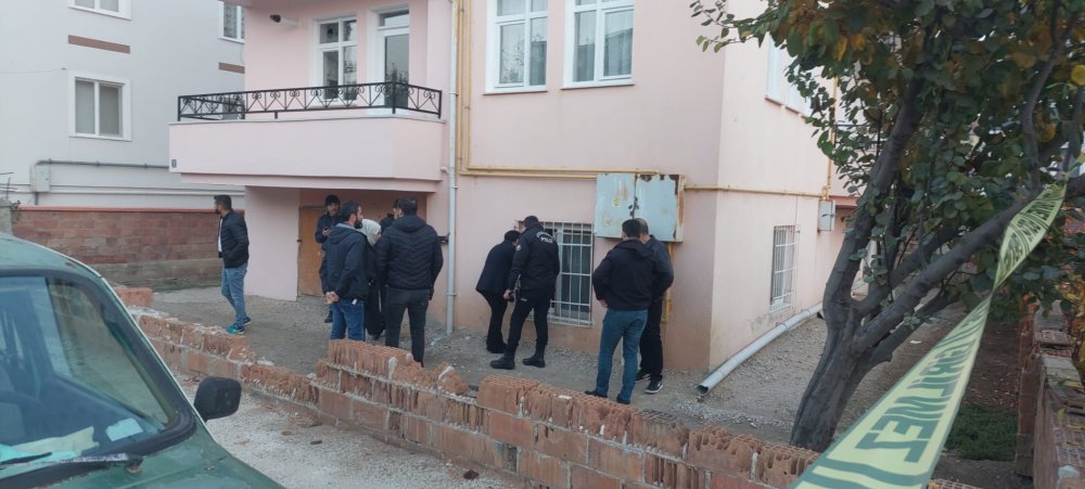 Polis, rehin aldığı eşini bırakmaya ikna edemedi! 17 saattir devam ediyor