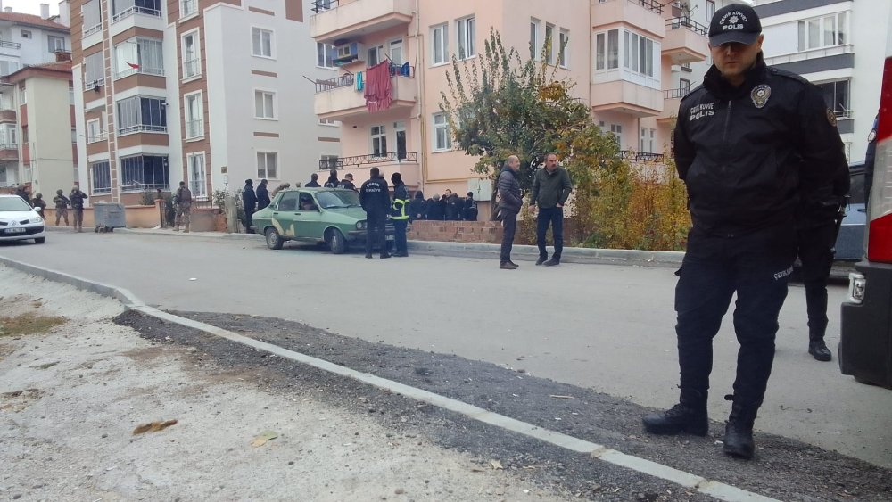 Polis, rehin aldığı eşini bırakmaya ikna edemedi! 17 saattir devam ediyor
