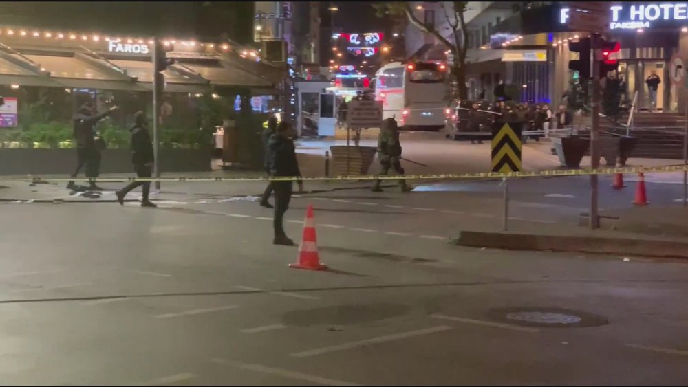 Taksim'de şüpheli valiz paniğe neden oldu