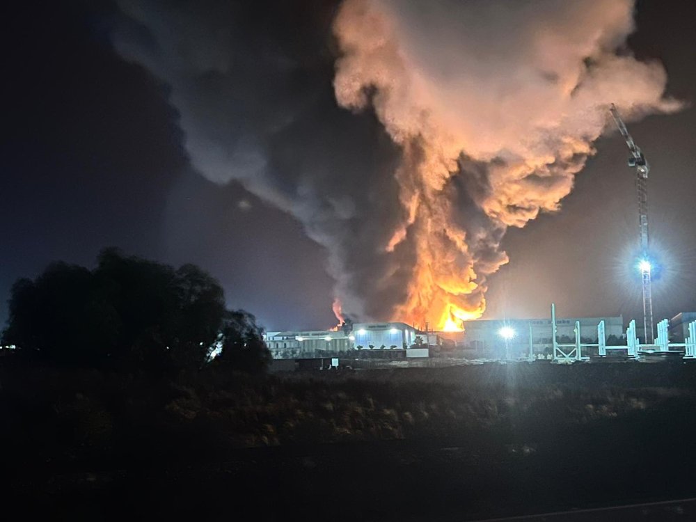 Adana'da kimya fabrikasında yangın: Bölgeye geçişler kapatıldı