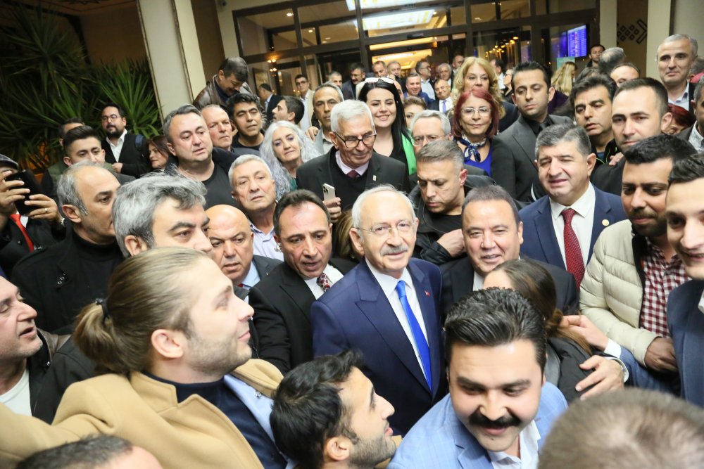 Kılıçdaroğlu, Antalya'da yoğun ilgiyle karşılandı