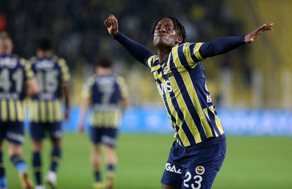 Fenerbahçe 4 attı, yeniden liderliği yakaladı