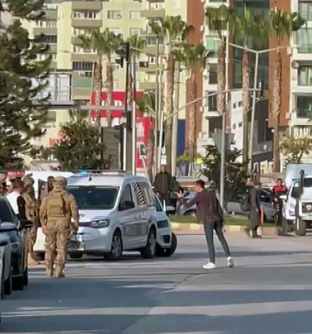 Uzman çavuş, eşini kaçırmaya çalıştı, polise yakalanınca rehin aldı