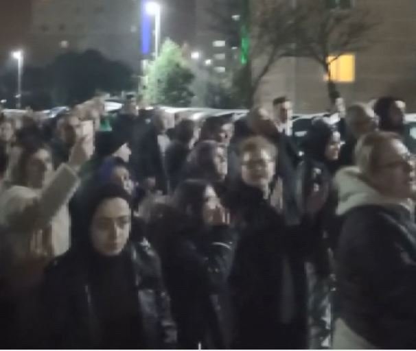 Sitelerde aidat zammı tartışması: Yüzde 162 zamma karşın eylem yaptılar