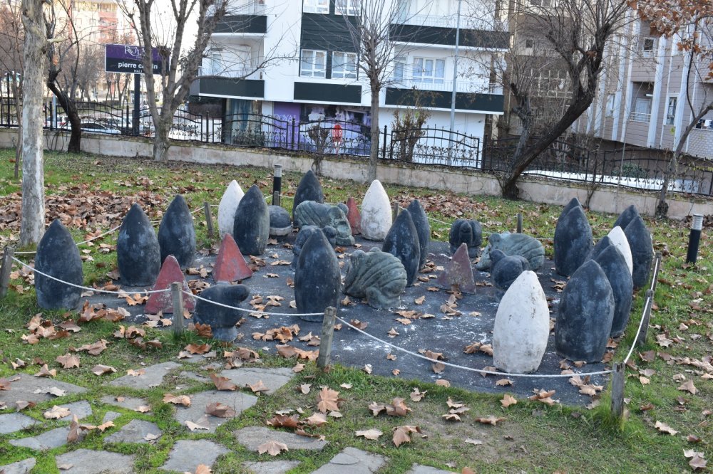 Taşları bulunan 5 bin yıllık oyunun gizemi çözülemiyor