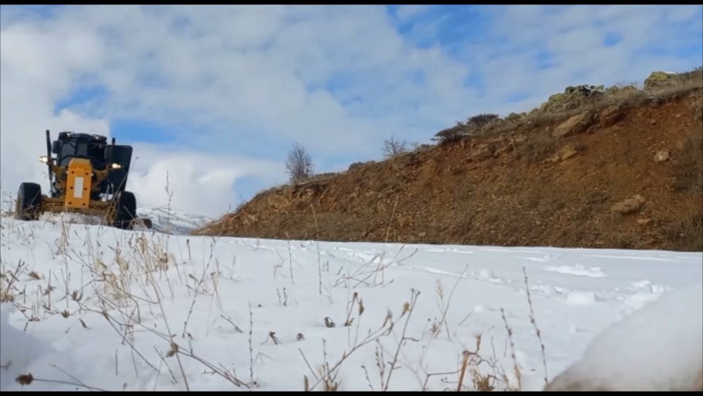 Elazığ'da kar nedeniyle 84 köy yolu ulaşıma kapandı