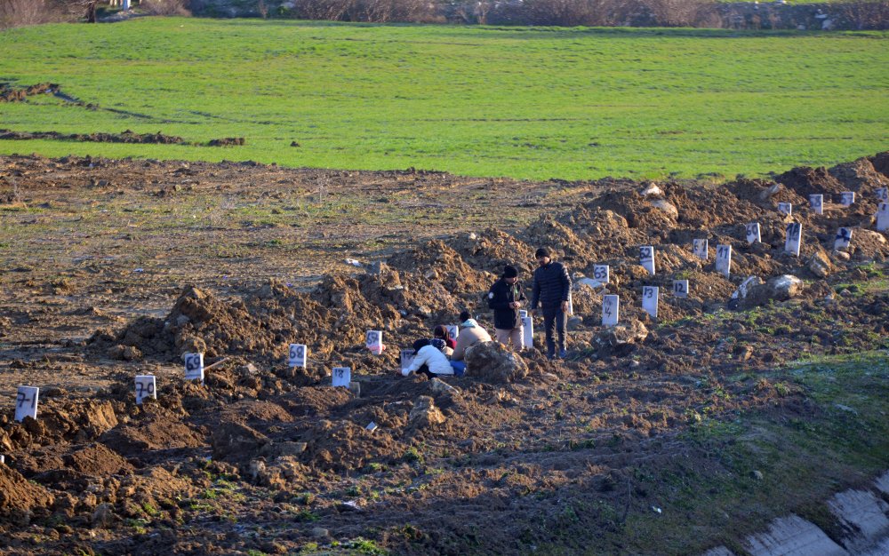 İsimleri bile yok: Mezar taşlarına numara yazılıyor