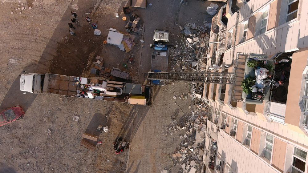 Afetzedelere taşınma telaşına 'deprem tarifesi': 'Yüzde 100 fiyat artışı söz konusu değil, çatışma alanında çalışmak gibi'