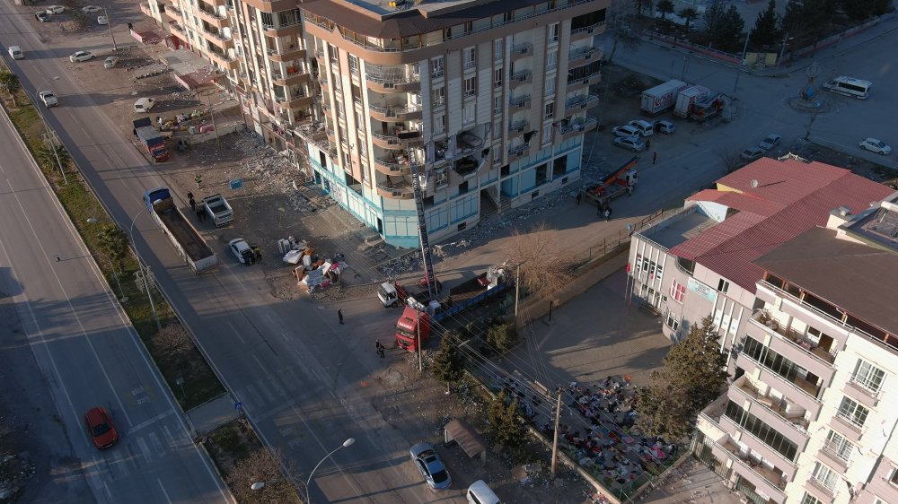 Afetzedelere taşınma telaşına 'deprem tarifesi': 'Yüzde 100 fiyat artışı söz konusu değil, çatışma alanında çalışmak gibi'