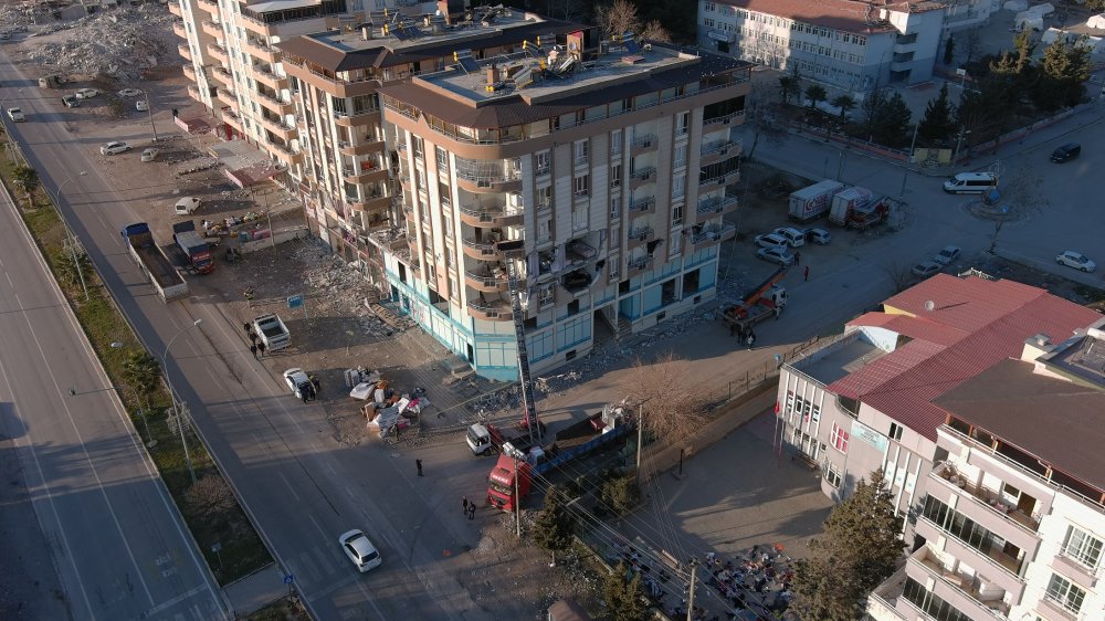 Afetzedelere taşınma telaşına 'deprem tarifesi': 'Yüzde 100 fiyat artışı söz konusu değil, çatışma alanında çalışmak gibi'