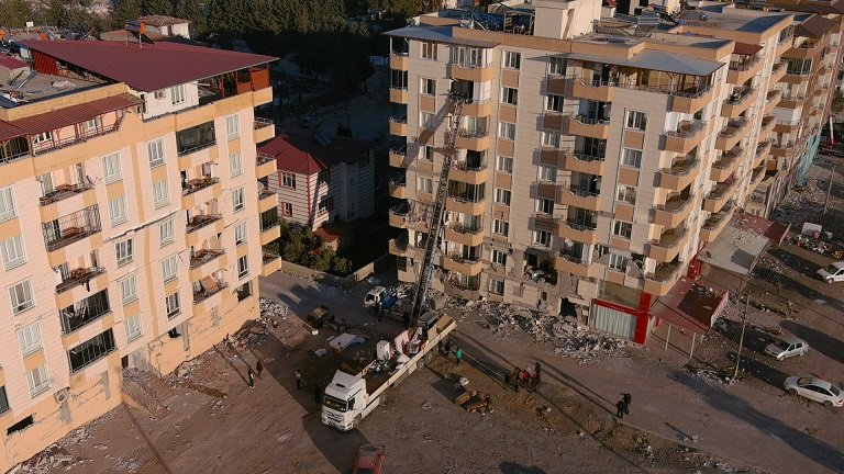 Afetzedelere taşınma telaşına 'deprem tarifesi': 'Yüzde 100 fiyat artışı söz konusu değil, çatışma alanında çalışmak gibi'
