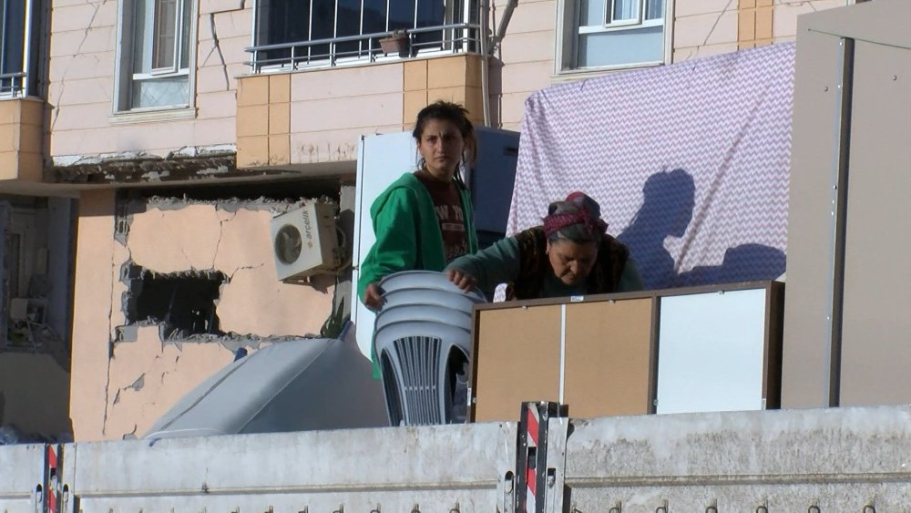 Afetzedelere taşınma telaşına 'deprem tarifesi': 'Yüzde 100 fiyat artışı söz konusu değil, çatışma alanında çalışmak gibi'