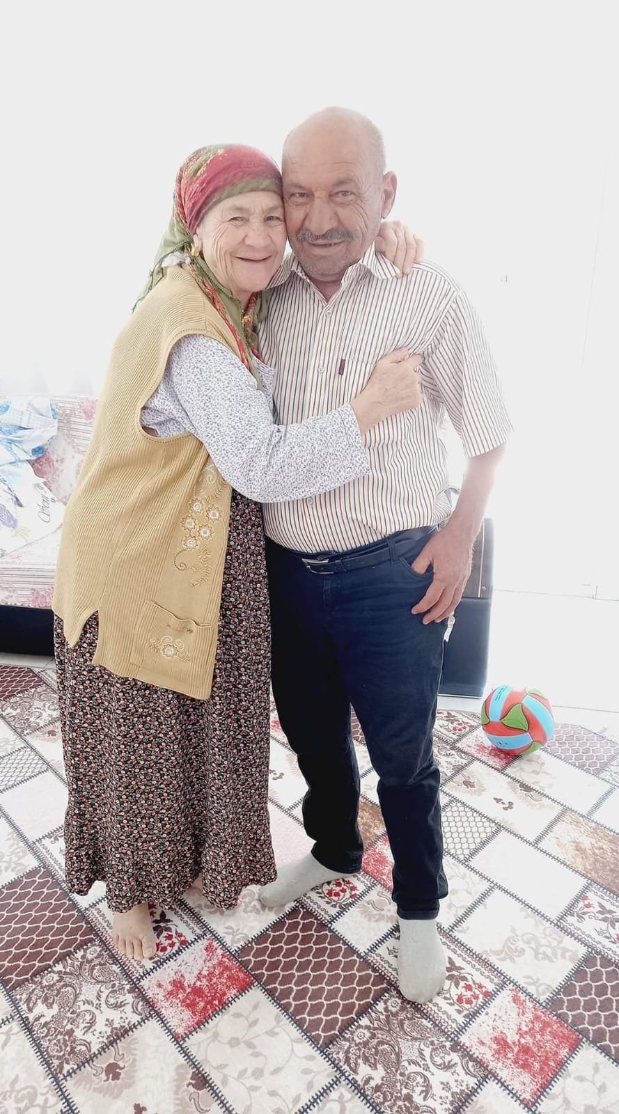 VİDEO | Depremde yıkılan, 1 gün sonra da yangın çıkan evin enkazı kaldırıldı; anne ve kızı bulunamadı