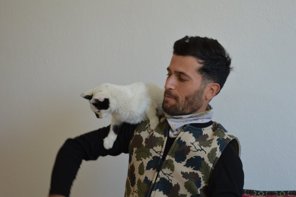 İtfaiye eri, enkazdan 129'uncu saatte kurtardıkları kediyi sahiplendi: 'Enkaz'la bağ oluşturduk'