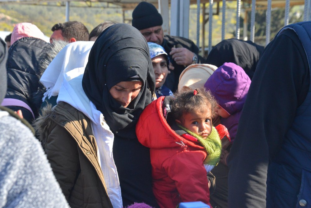 Türkiye’de depremde ölen 1500 Suriyeli ülkesinde toprağa verildi