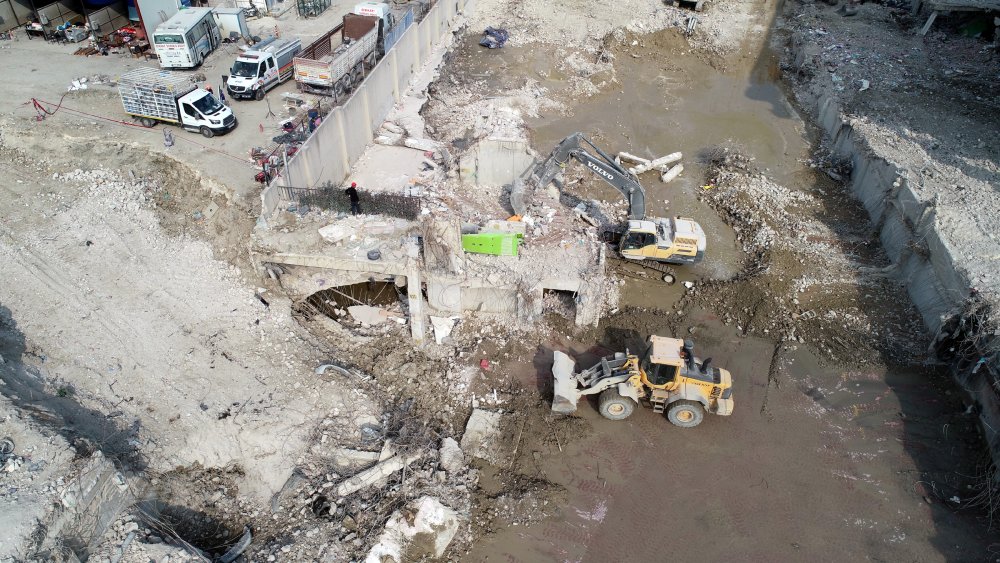 Yüzlerce kişinin can verdiği Rönesans Rezidans'ın enkazı kaldırıldı