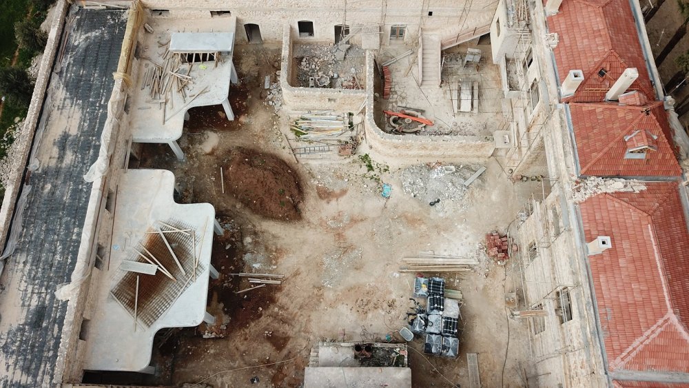 Depremde Kibar Feyzo’nun çekildiği Reyhanlı’daki tarihi konak da hasar aldı