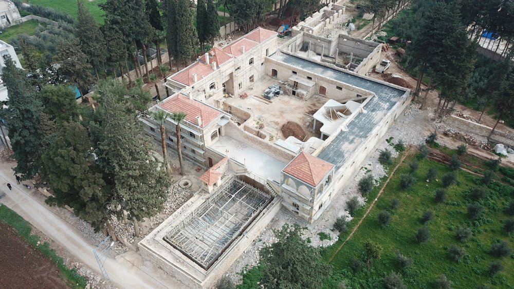 Depremde Kibar Feyzo’nun çekildiği Reyhanlı’daki tarihi konak da hasar aldı