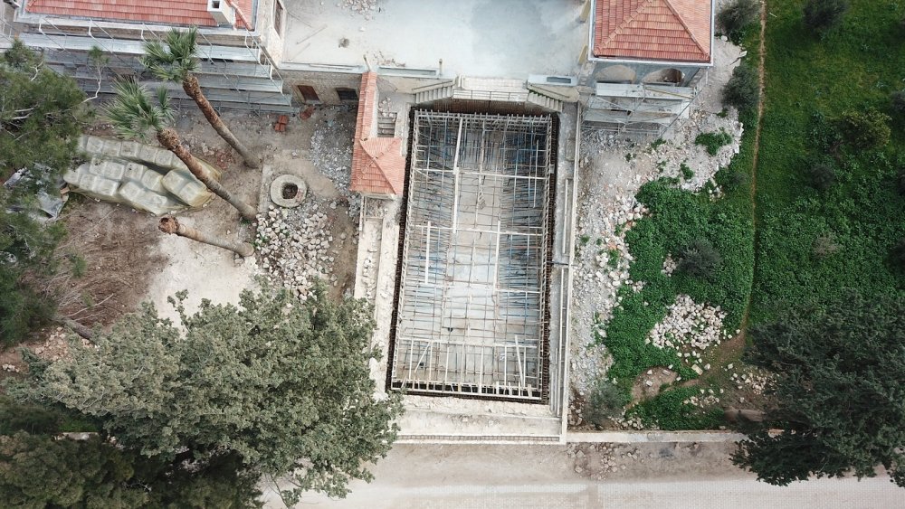 Depremde Kibar Feyzo’nun çekildiği Reyhanlı’daki tarihi konak da hasar aldı