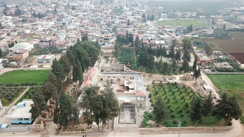 Depremde Kibar Feyzo’nun çekildiği Reyhanlı’daki tarihi konak da hasar aldı