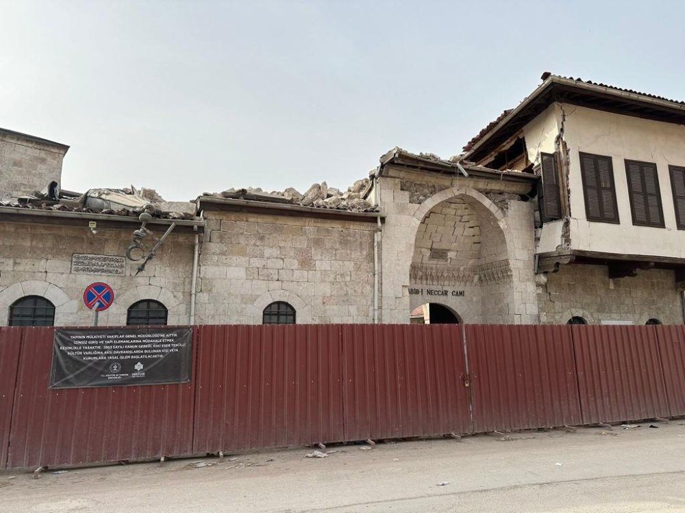 Depremde hasar gören tarihi yapılarda 'restorasyon hatası' iddiası