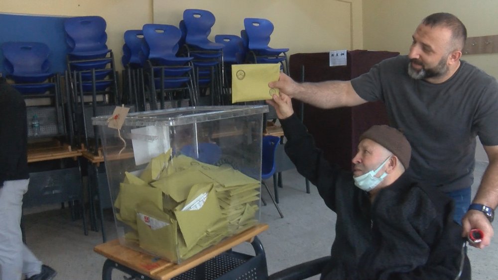 Seyyar sandık uygulamasını kaçıran 70 bin evdeki hasta için 180 sağlık ekibi devrede